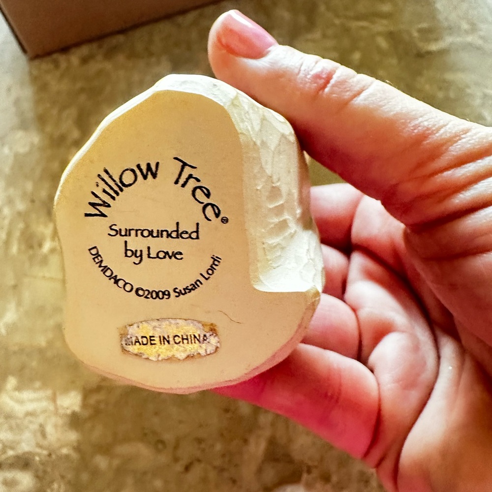 Willow Tree 'Surrounded by Love' Figurine - Cream and Tan